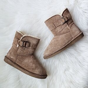 Bearpaw Women's Tessa Suede Boots Size 7 Cozy Sheepskin Lining Adjustable Strap